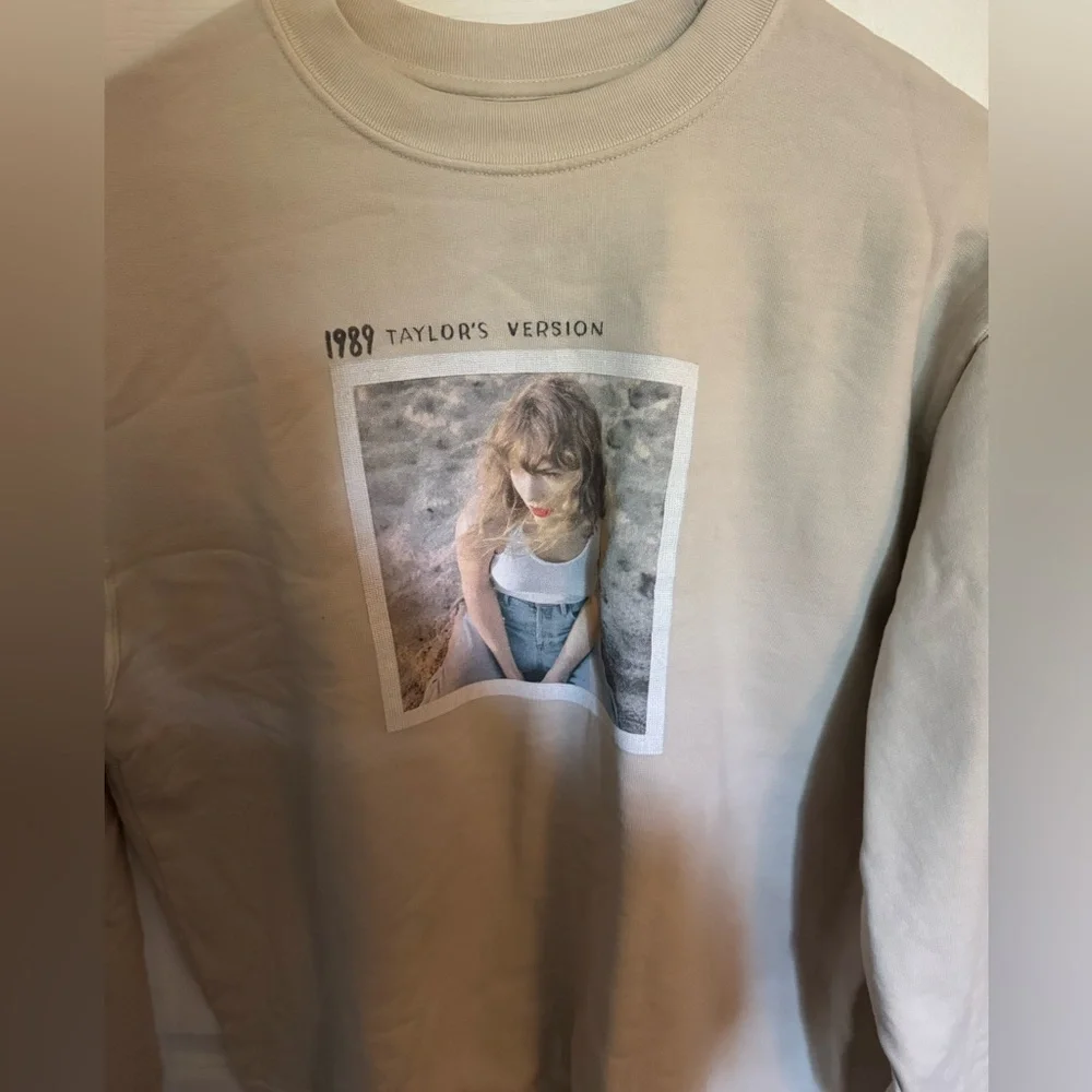 Taylor swift 1989 crewneck Taylor’s version - Picture 3 of 5